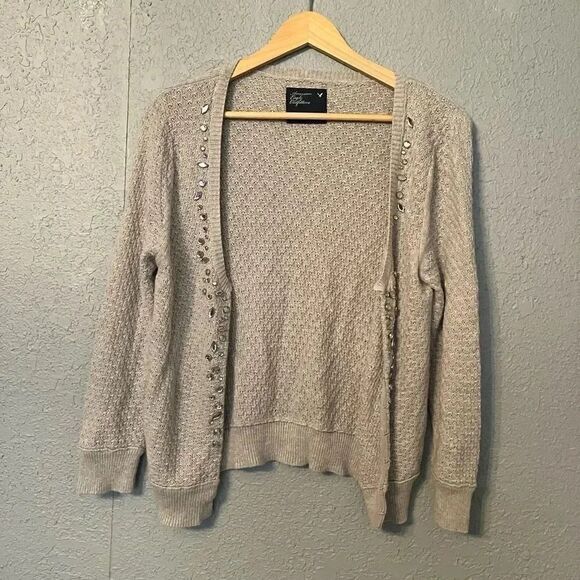American Eagle Jeweled Clasp Knitted Cardigan Gray Size Medium - Picture 1 of 4
